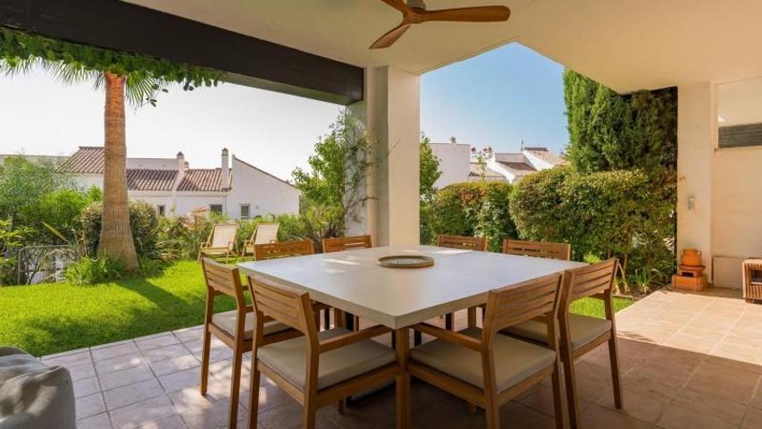 Planta baja en venta en Marbella, Nueva Andalucia photo 0