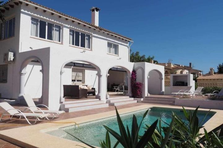 Chalet en venta en Calpe, Los Almendros photo 0