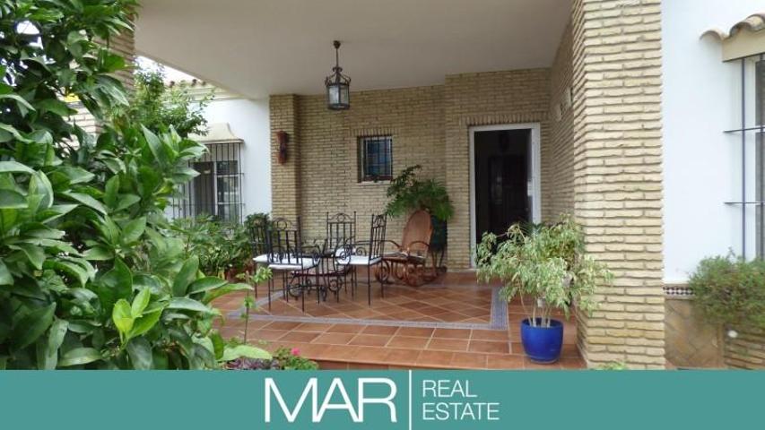 Chalet en venta en Chiclana de la Frontera, Los gallos photo 0