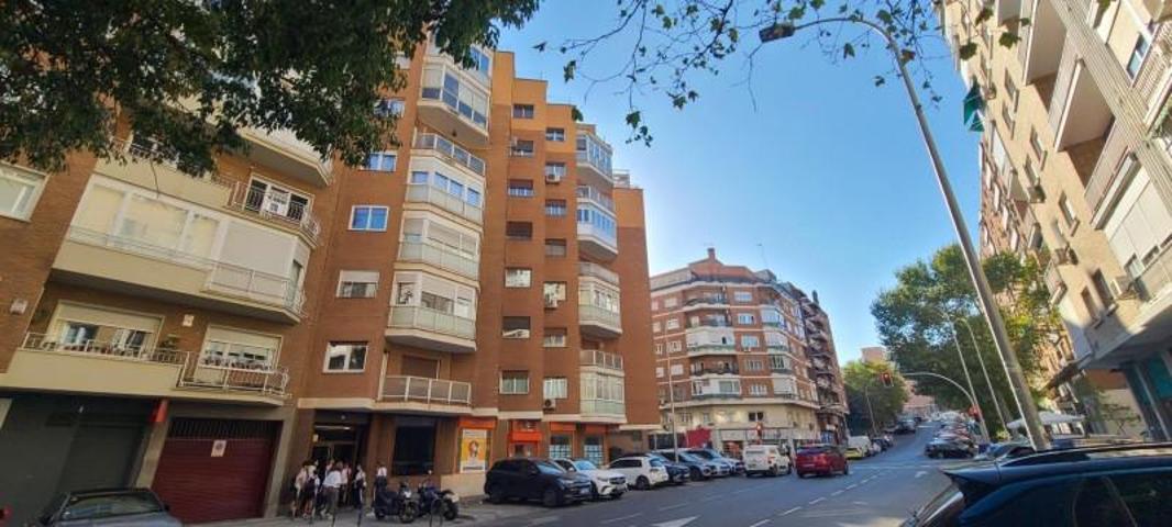 Piso en venta en Madrid, Castillejos photo 0