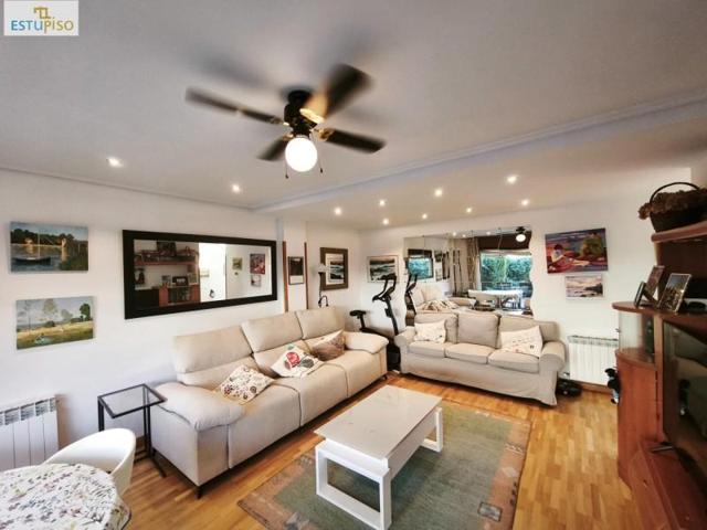 Adosada en venta en Vitoria-Gasteiz, Lakua photo 0