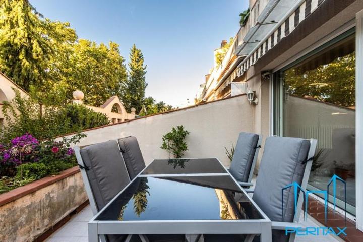 Casa en venta en Sabadell, Creu alta photo 0