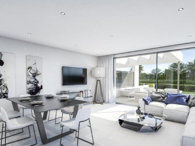 Bungalow en venta en Estepona, Guadalobón photo 0