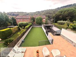 Casa con terreno en venta en Argentona photo 0