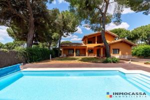 Chalet en venta en Bollullos de la Mitación, La juliana photo 0