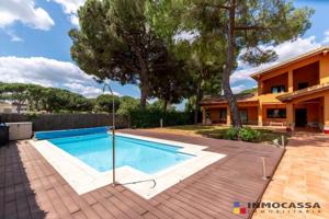 Chalet en venta en Bollullos de la Mitación, La juliana photo 0