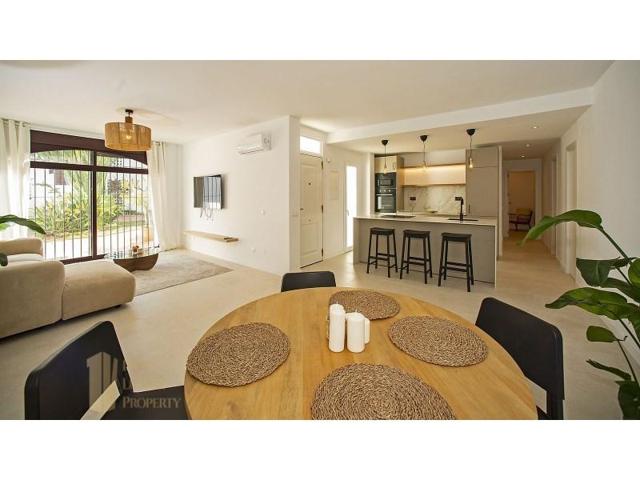 Planta baja en venta en Marbella, Nueva Andalucía photo 0