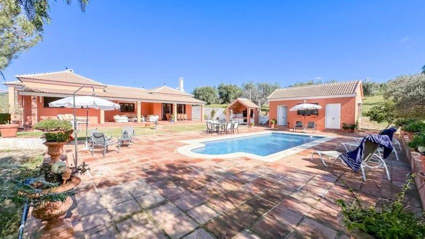 Chalet en venta en Almogía, Valle de Guadalhorce photo 0