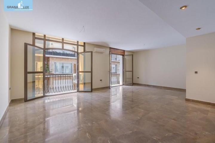 Piso en venta en Granada, Centro photo 0
