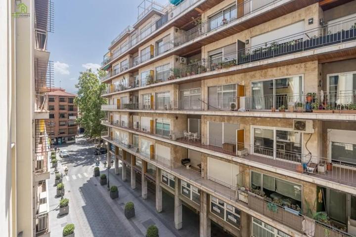 Piso en venta en Granada, Centro photo 0