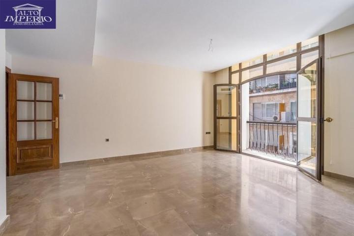 Piso en venta en Granada, Centro photo 0