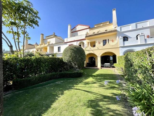 Adosada en venta en Sotogrande, Sotogrande Reserva photo 0