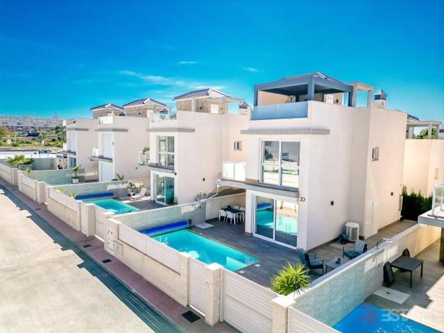 Chalet en venta en Torrevieja, Torretas photo 0