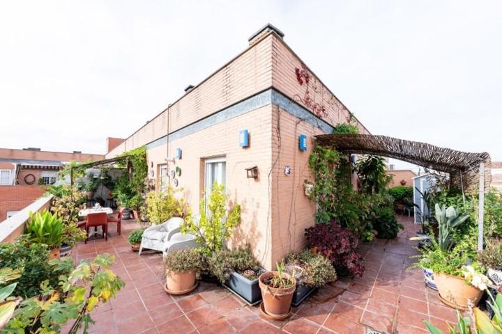 Aticos en venta en Madrid, Adelfas photo 0