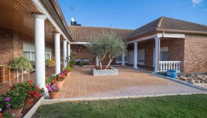 Chalet en venta en Zaragoza, El Zorongo photo 0