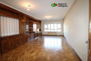 Piso en venta en Oviedo, Centro photo 0