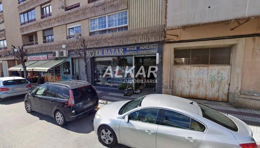 Local comercial en venta en Tudela, Centro photo 0
