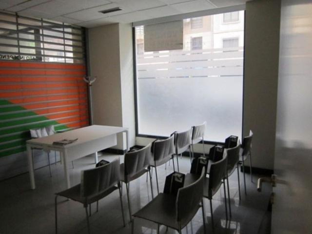 Local comercial en venta en Valencia, La Petxina photo 0