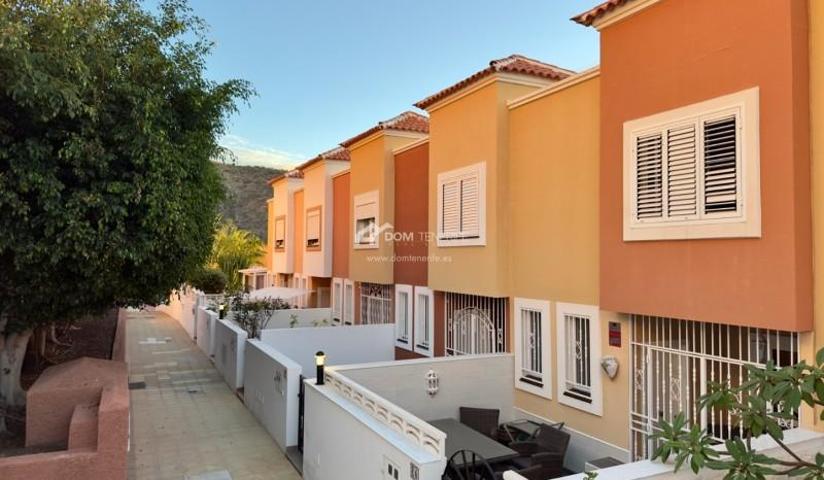 Adosada en venta en Adeje, Roque del Conde photo 0