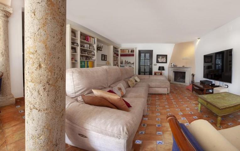 Chalet en venta en Carmona, Andalucia photo 0