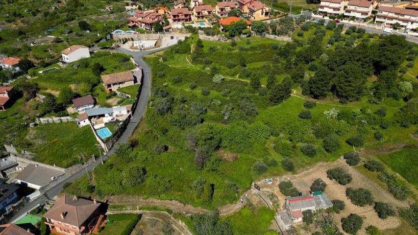 Terreno en venta en Mombeltrán, Castilla y leon photo 0