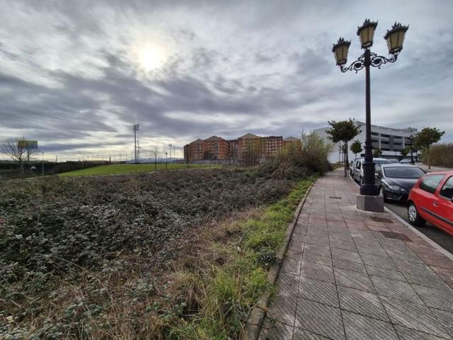 Terreno en venta en Oviedo, HUCA photo 0