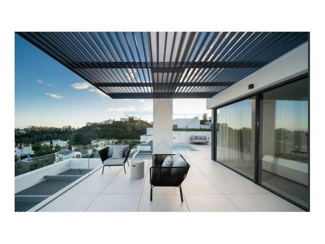 Apartamento en venta en Benahavís photo 0