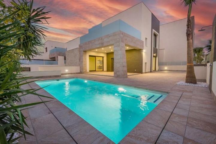 Chalet en venta en Benijofar, Benijófar photo 0