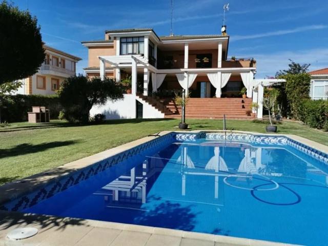 Chalet en venta en Badajoz photo 0