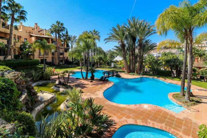 Aticos en venta en Estepona, New Golden Mile photo 0