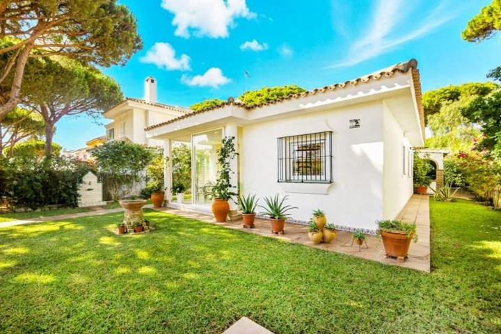 Chalet en venta en Chiclana de la Frontera, La barrosa photo 0