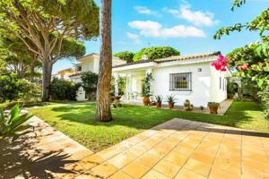 Chalet en venta en Chiclana de la Frontera, Costa de sancti petri photo 0