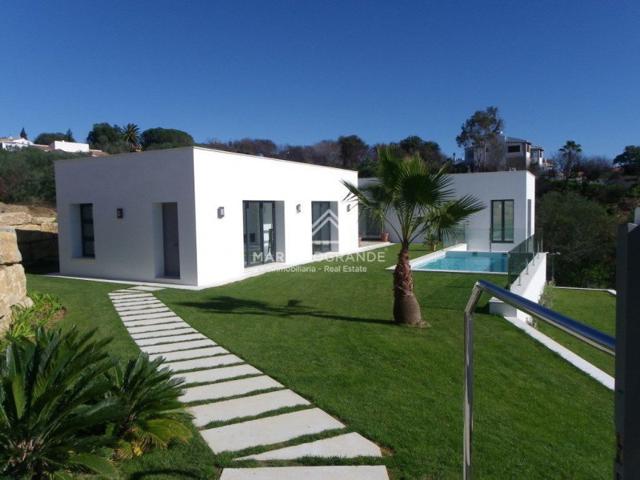 Chalet en venta en San Roque, Torreguadiaro photo 0