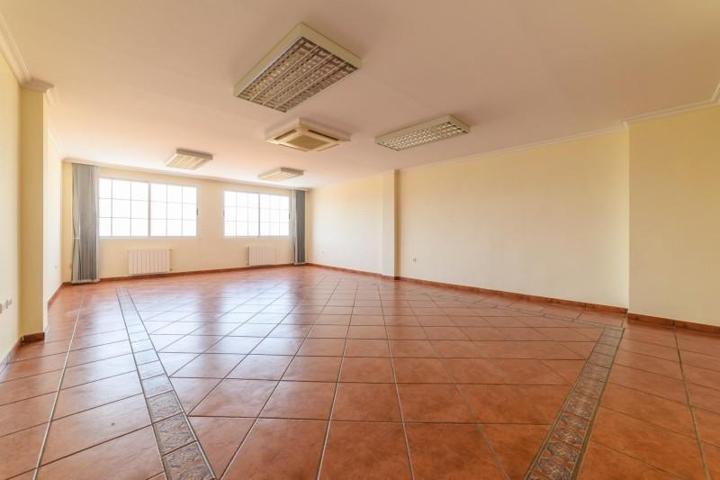 Adosada en venta en Granada, El serrallo photo 0