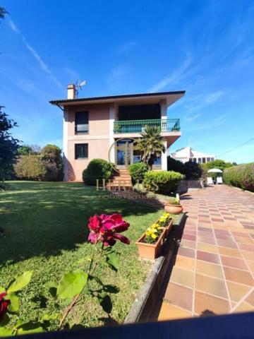 Casa en venta en Nigrán photo 0