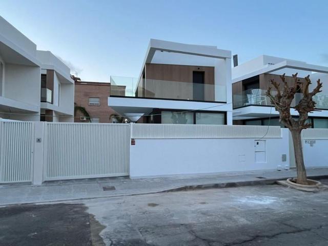 Chalet en venta en Pilar de la Horadada, La Torre de la Horadada photo 0