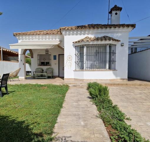 Chalet en venta en Chiclana de la Frontera, 2ª pista de La Barrosa photo 0