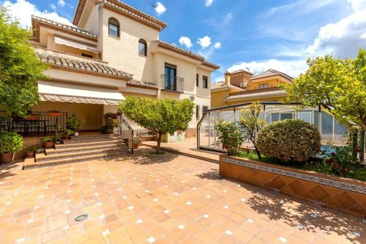 Chalet en venta en Ogíjares, Urb. El Carmelo photo 0