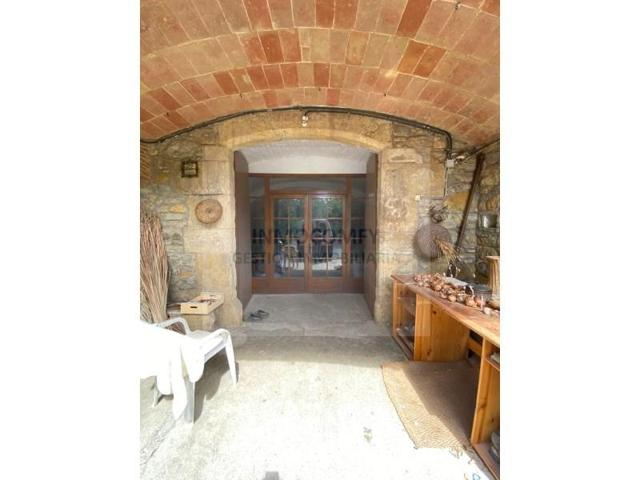 Casa en venta en La Bisbal d'Empordà photo 0