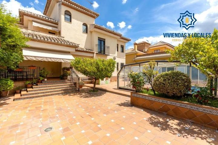 Chalet en venta en Ogíjares, Urb. El Carmelo photo 0