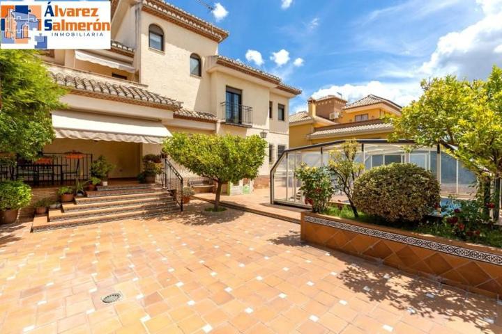 Chalet en venta en Ogíjares, Urb. El Carmelo photo 0