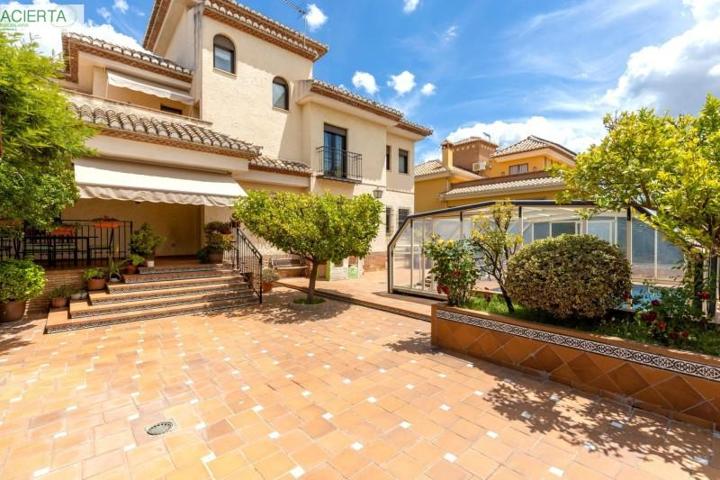 Chalet en venta en Ogíjares, Urb. El Carmelo photo 0