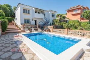 Chalet en venta en Alhaurín de la Torre, Pinos de Alhaurín photo 0