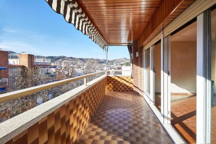 Piso en venta en Barcelona photo 0