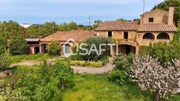 Casa con terreno en venta en La Bisbal d'Empordà photo 0