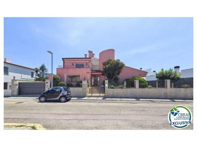 Casa en venta en Roses photo 0