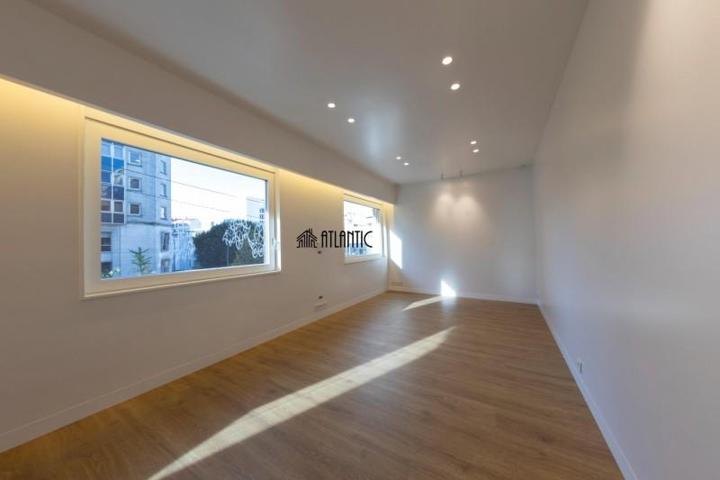 Piso en venta en Vigo, Corte Inglés photo 0