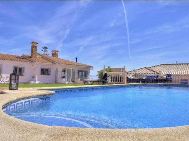 Chalet en venta en Alhaurín de la Torre photo 0