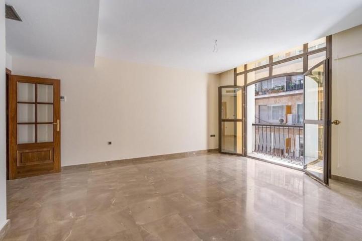 Piso en venta en Granada, Centro photo 0