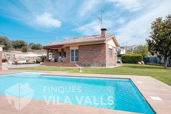 Chalet en venta en Bigues i Riells, CASTELL DE MONTBUI photo 0